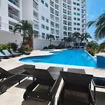Peninsula Grand Condos By Rentals Your Way