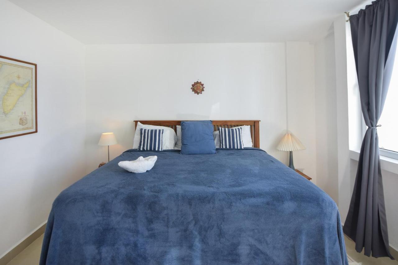 Peninsula Grand By Your Way Apartment